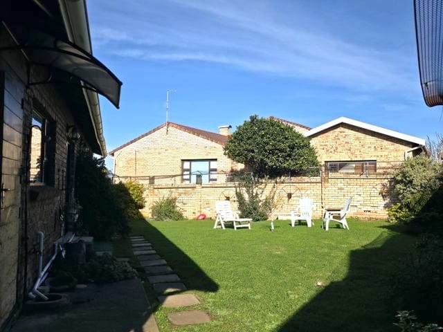 3 Bedroom Property for Sale in Wavecrest Eastern Cape